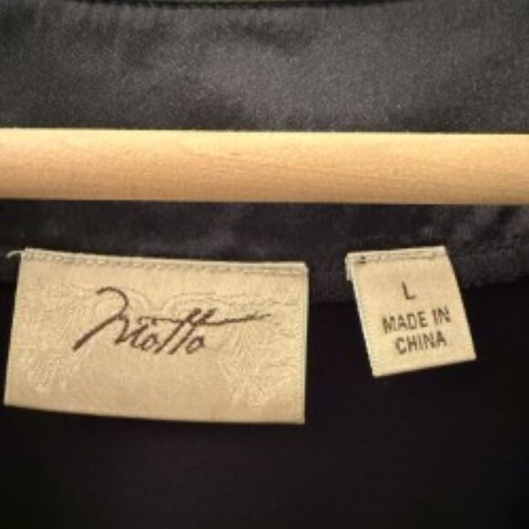 Woman's Top - Picture 3 of 6